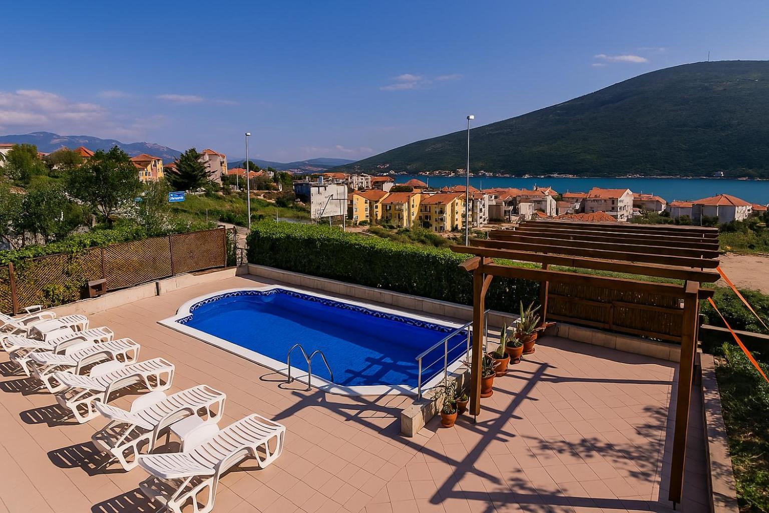 Villa Sea-N-Sun, 7 Bedrooms & Pool, Nearby Portonovi Marina. Ðenovići Zewnętrze zdjęcie