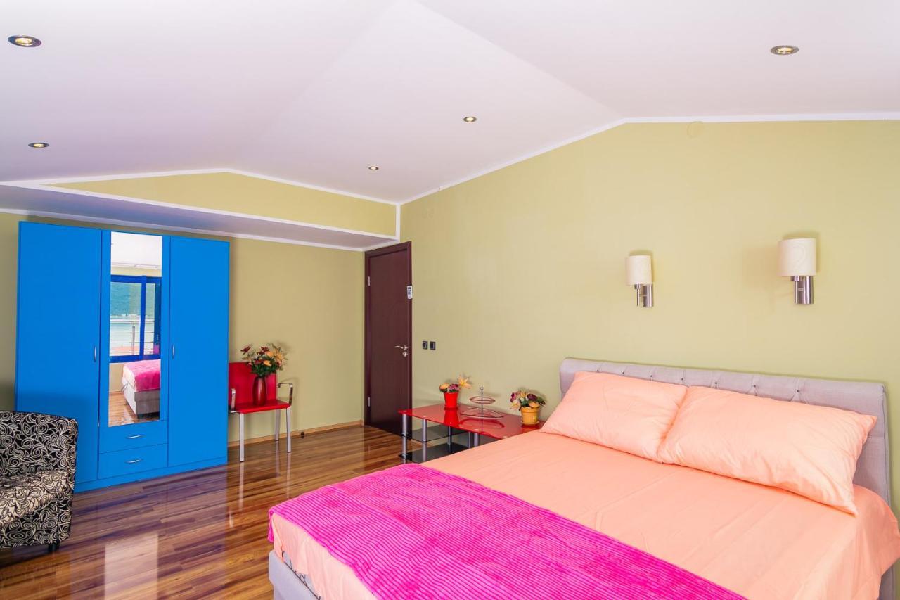 Villa Sea-N-Sun, 7 Bedrooms & Pool, Nearby Portonovi Marina. Ðenovići Zewnętrze zdjęcie