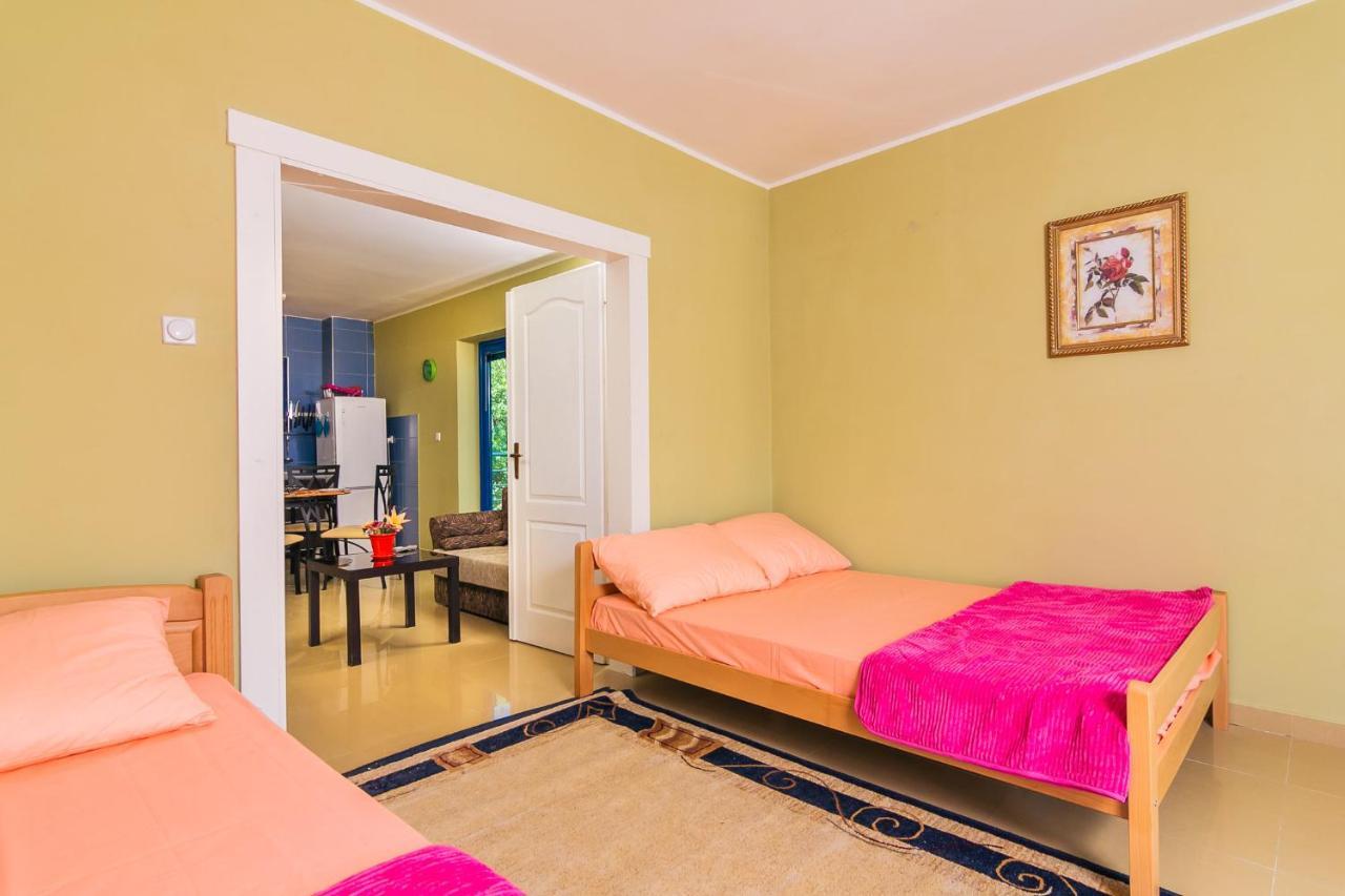 Villa Sea-N-Sun, 7 Bedrooms & Pool, Nearby Portonovi Marina. Ðenovići Zewnętrze zdjęcie